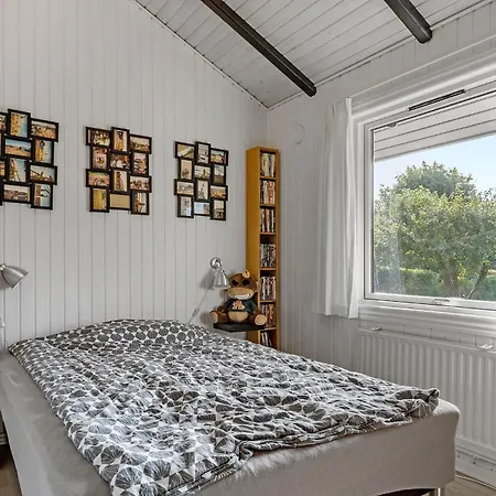 Stunning In With Sauna Casa de Férias Hejls